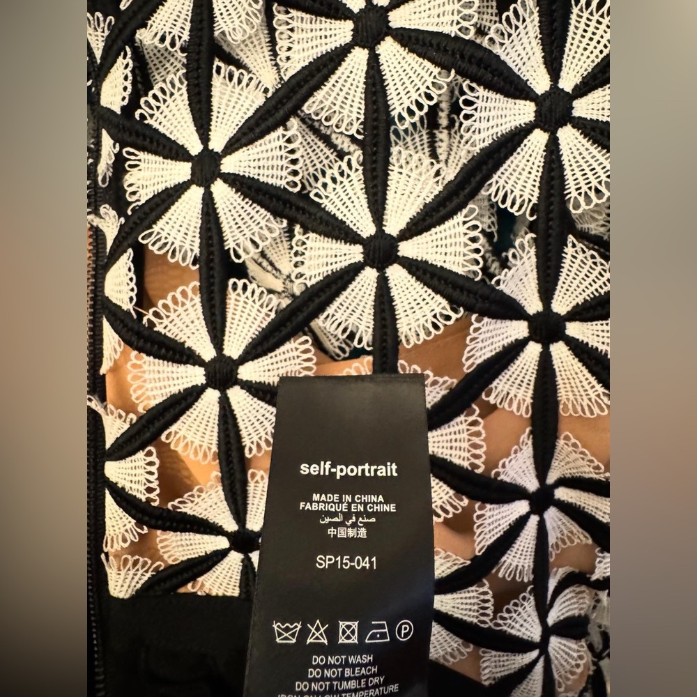 Self-Portrait Black & White Lace Pleated Maxi Dress - Picture 14 of 14